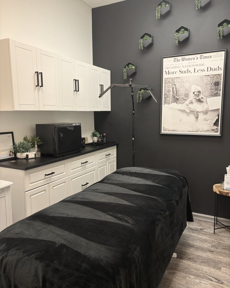 The spa treatment room with the facial bed and lamp